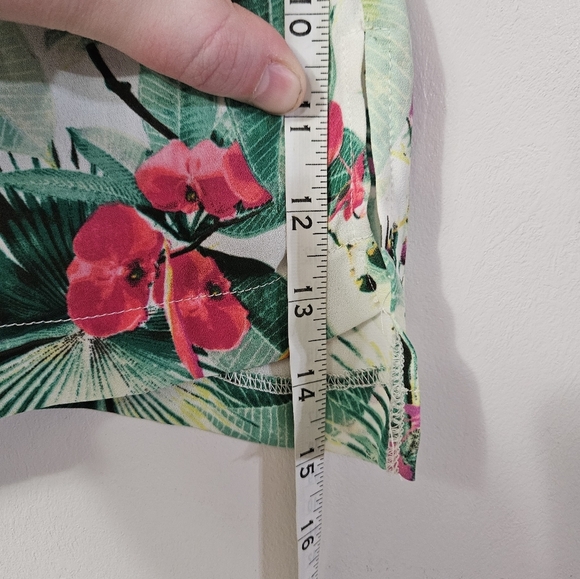 Worthington Tropical Floral Blouse! - Picture 5 of 5